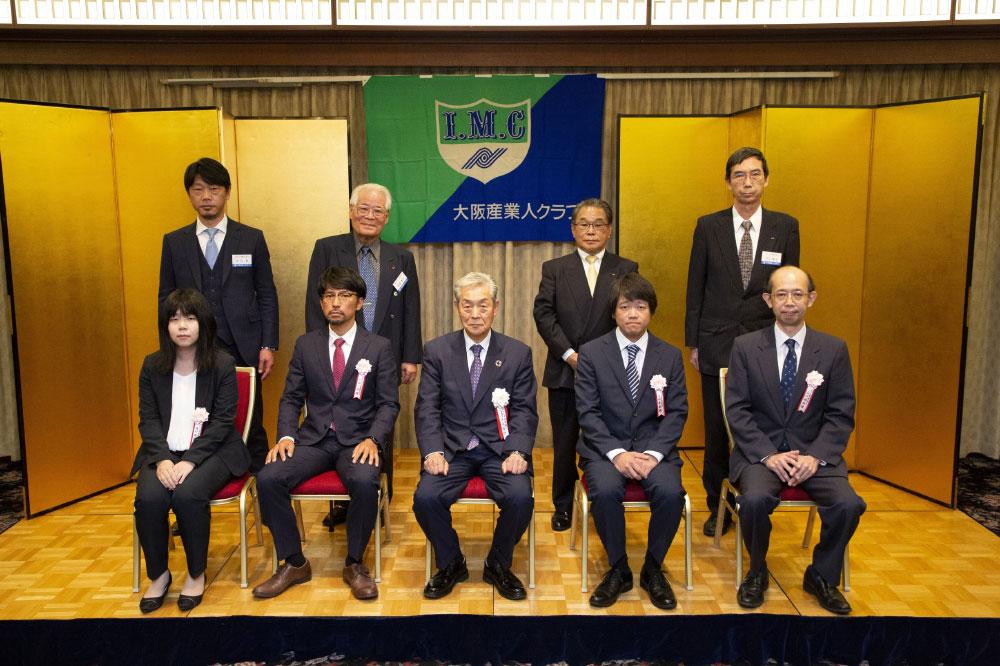 a太閤園で特別行事。優秀従業員表彰での記念撮影.jpg
