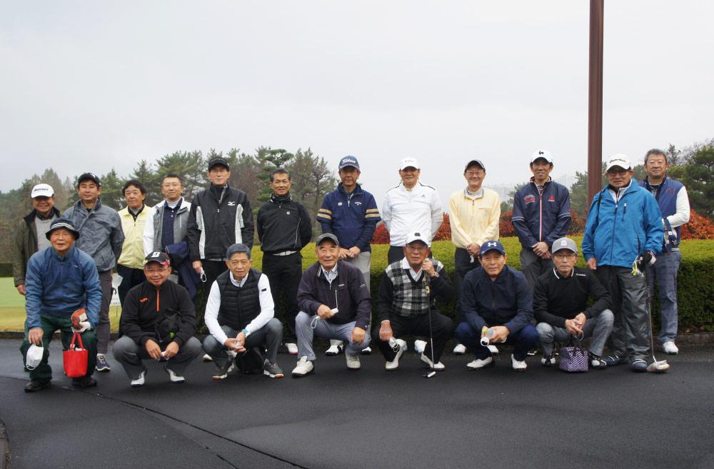 優勝はニックスの青木一英社長（後列右から３人目）.jpg